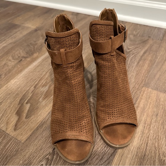 Women’s Universal Thread Peep Toe Booties Size 7 1/2 - Picture 3 of 7